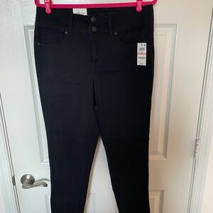 Style & Co Skinny NWT Leg Mid Rise Tummy Control Black Jeans 14W